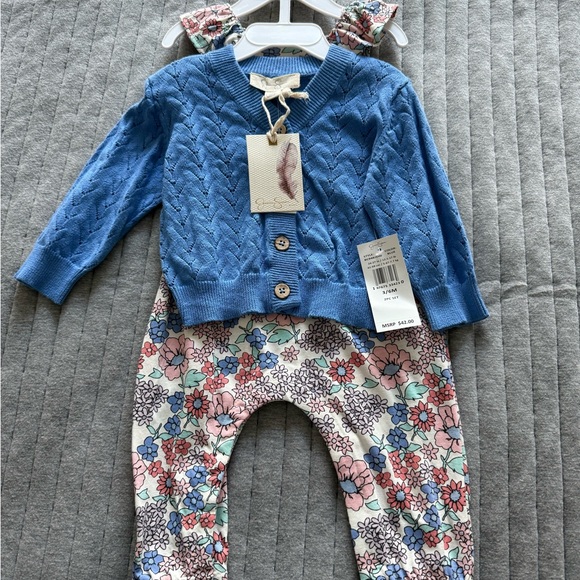 Jessica Simpson Blue Cable Knit Cardigan with Floral Outfit - Picture 1 of 3